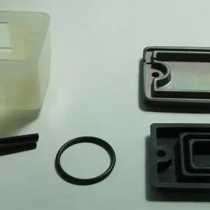 Aktuální TOURMAX nádržka brzdové kapaliny s krytem a těsněním přední HONDA CX 500, CB 650/750/900/1100, GL 1100 vyrobeno v Japonsku