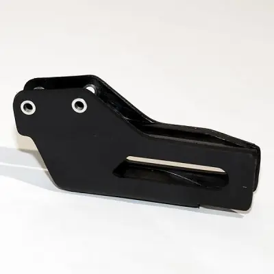 Autentický UFO vodítko řetězu SUZUKI RM 125/250 99-07, RMZ 250 07-09, RMZ 450 06-17, barva černá = SU04931001, YA03871001, YA03808001 - nahrazený YA03808001