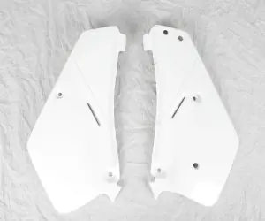 UFO boční tabulky na startovací číslo SUZUKI RM 80 86-99 barva bílá Výprodej