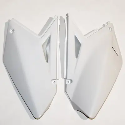 Sezónní Sleva UFO boční tabulky na startovací číslo SUZUKI RMZ 250 07-09 barva bílá