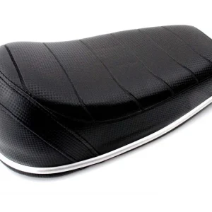 Hit Sezóny Sedlo v karbonovém vzhledu, černé, 360 mm x 175 mm x 90 mm, s chromovanou lištou pro Puch Maxi, Zündapp, Kreidler, Hercules, DKW