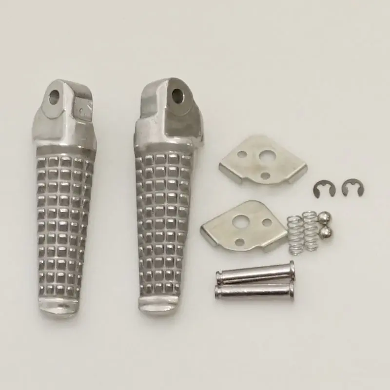 BIKETEC PARTS sada stupaček pasažéra kompletní s upevněním SUZUKI GSXR 600/750 96-05, GSXR 1000 01-04 barva stříbrná Vrácení Zdarma