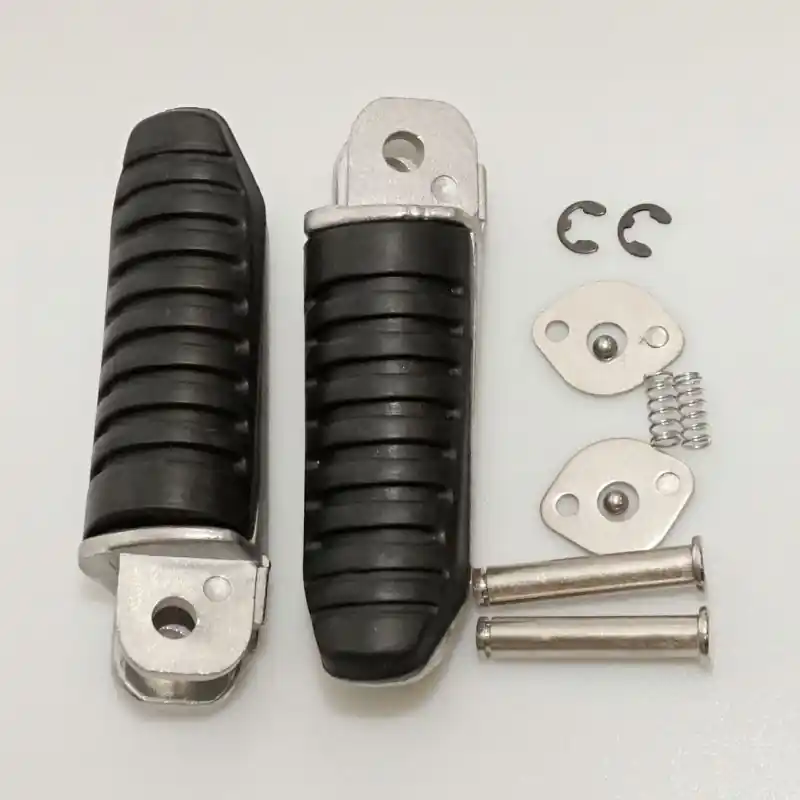 Akční Nabídka BIKETEC PARTS sada stupaček pasažéra kompletní s upevněním SUZUKI GSF/GSX 400 91-97, GSF 600/1200 96-00, GSXR 1100 89-98, GSX 750F 93-05, RF 600/900 93-98, (nahrazuje originál)